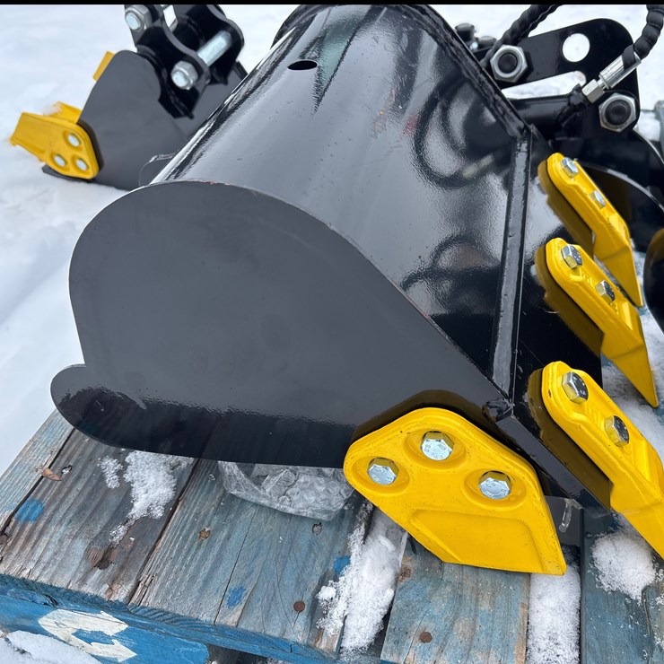 #4147 • E2. BUCKET WITH TEETH