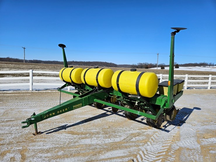 john-deere-7000-image-1