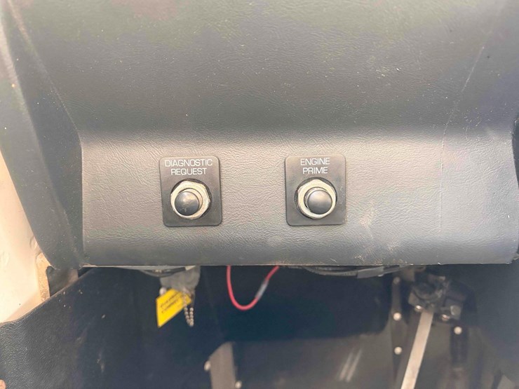 1994-volvo-truck-tractor-image-25