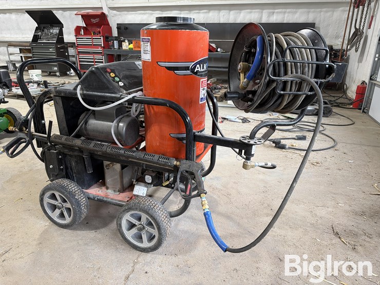 alkota-420x4-hot-pressure-washer-image-2