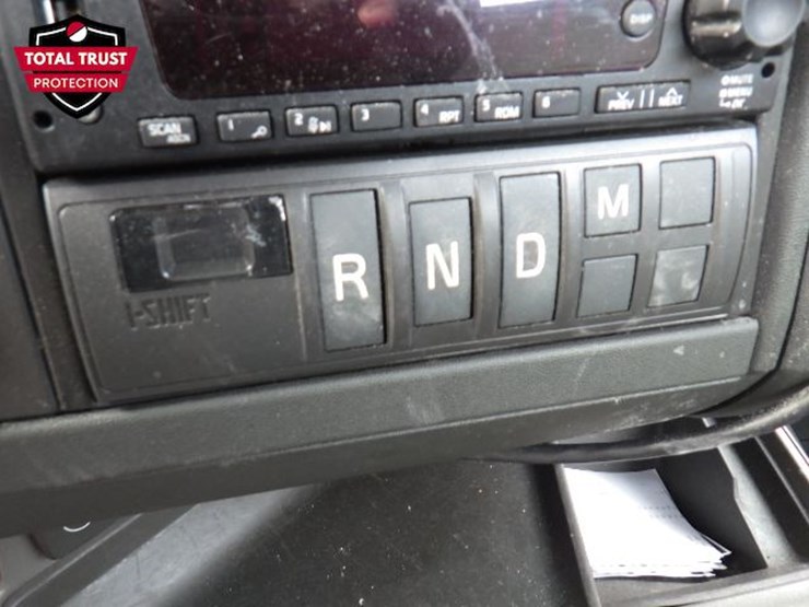 2022-volvo-vnl-300-image-19