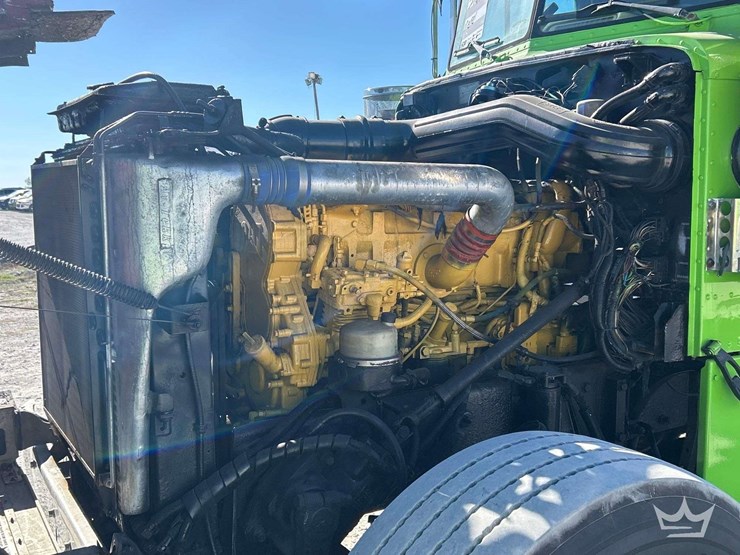 2004-peterbilt-357-image-8