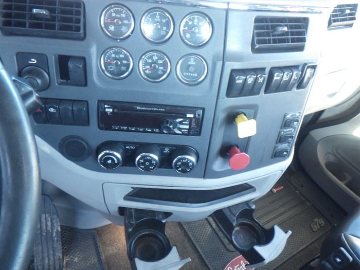 2018-peterbilt-579-image-16