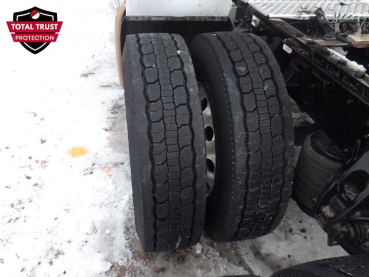 2022-kenworth-t680-image-17