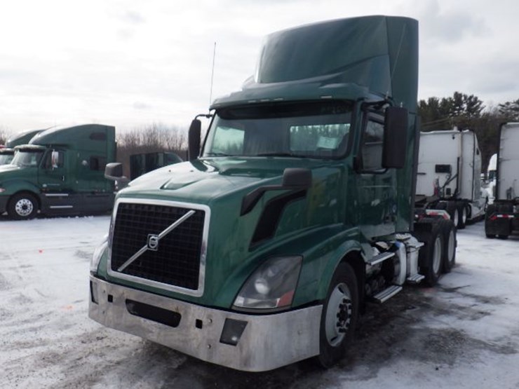 2016-volvo-vnl-300-image-1