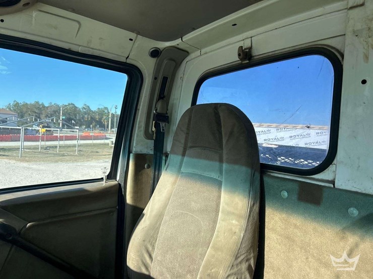 2003-sterling-l8500-image-18