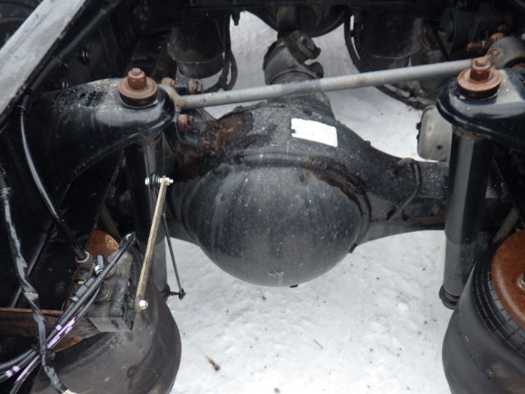 2017-peterbilt-589-image-10