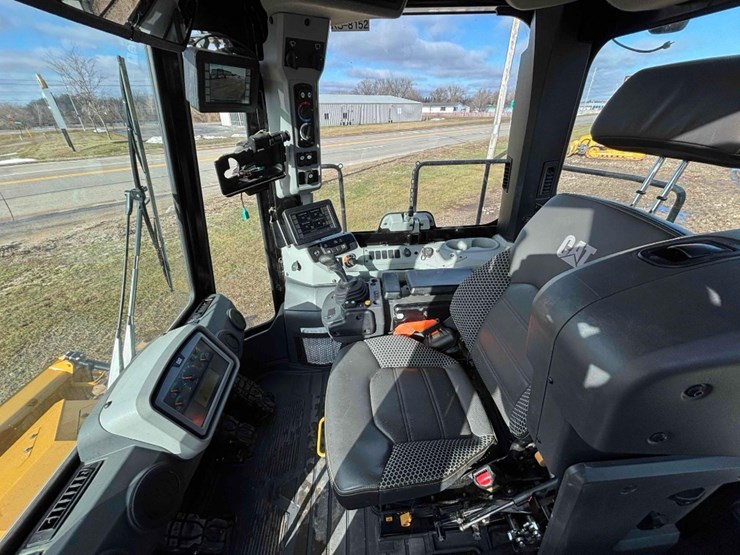 2023-caterpillar-815-image-35