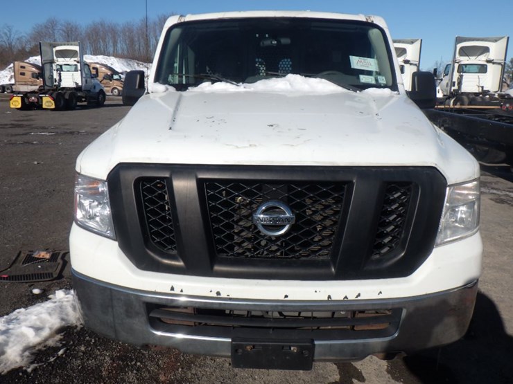 2013-nissan-nv2500-image-2