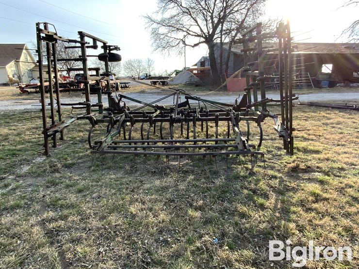 john-deere-chisel-plow-sweep-image-6