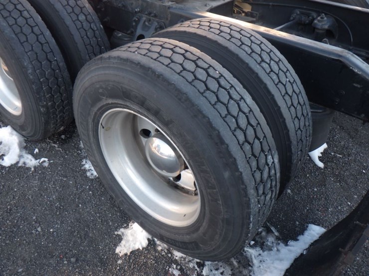 2019-peterbilt-579-image-14