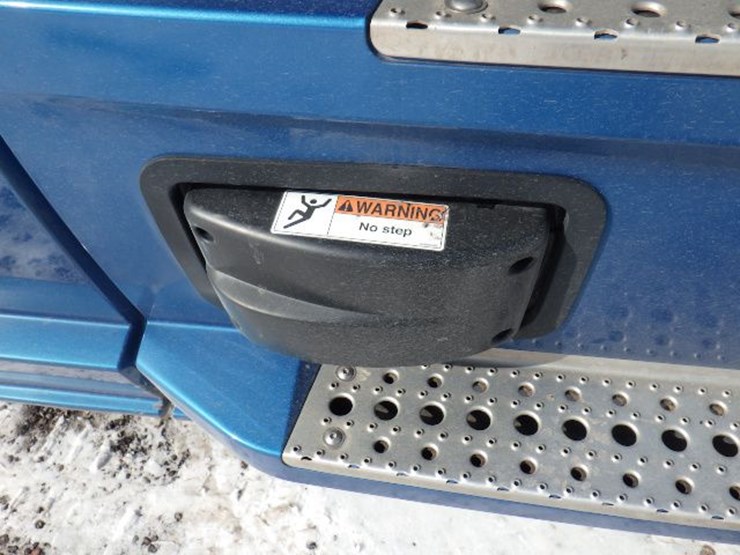 2022-freightliner-cascadia-126-image-4