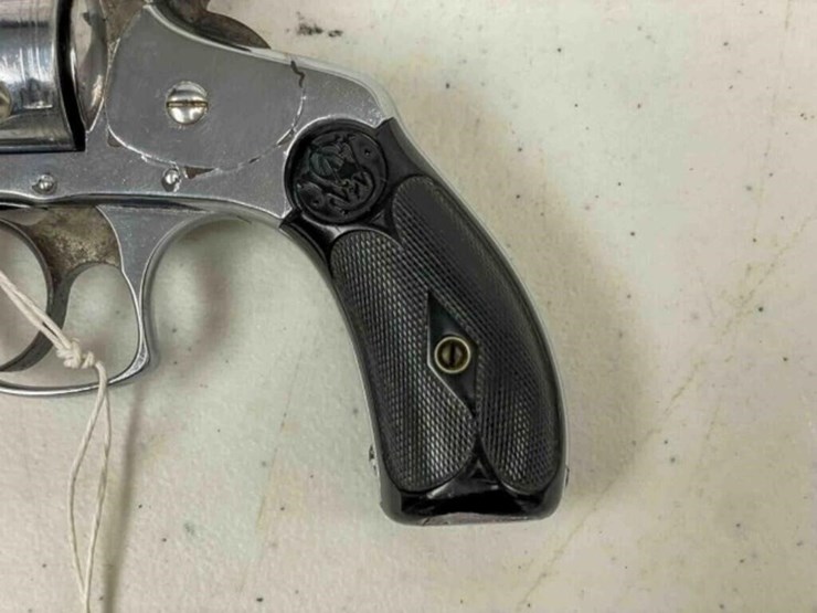 smith-&-wesson-revolver-image-2