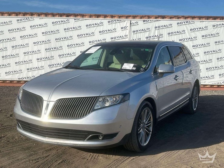 2016-lincoln-mkt-image-1