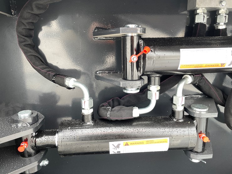 #2367-•-wolverine-hydraulic-bale-squeeze-attachment-image-12