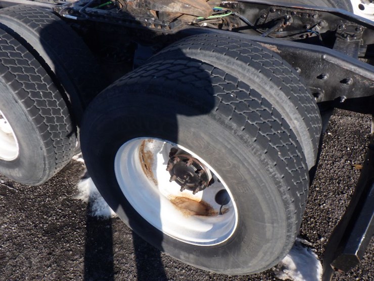 2018-freightliner-cascadia-126-image-11