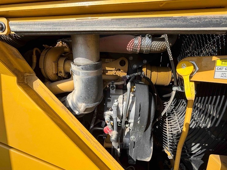 2023-caterpillar-815-image-31