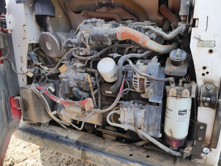 2022-bobcat-t740-image-9