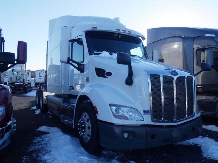 2018-peterbilt-579-image-3