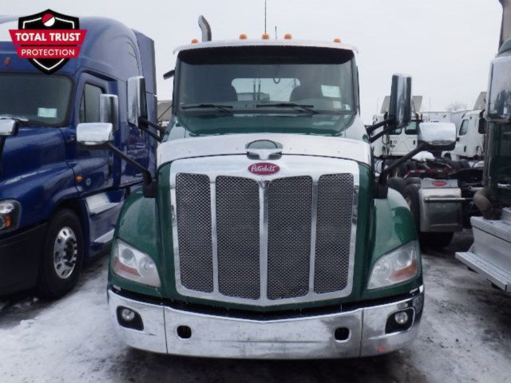 2019-peterbilt-579-image-2