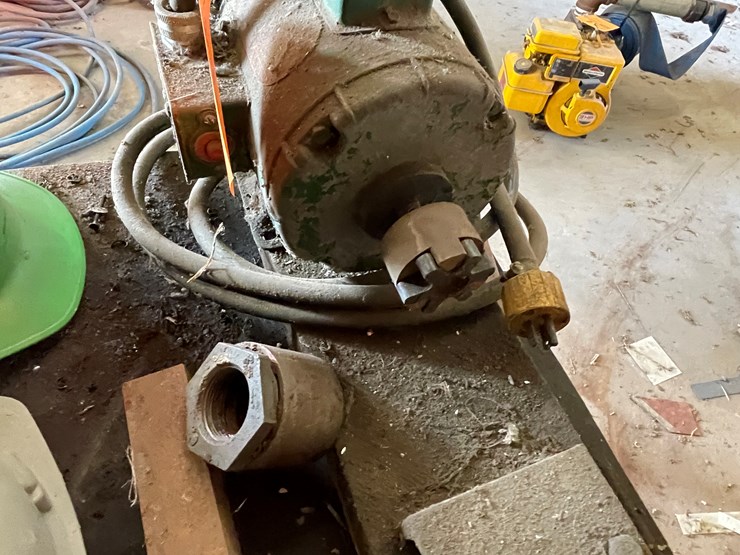 #5920-•-electric-motor-on-stand-image-9