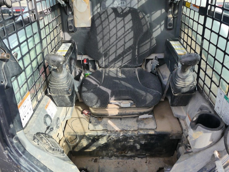 2022-bobcat-t740-image-12