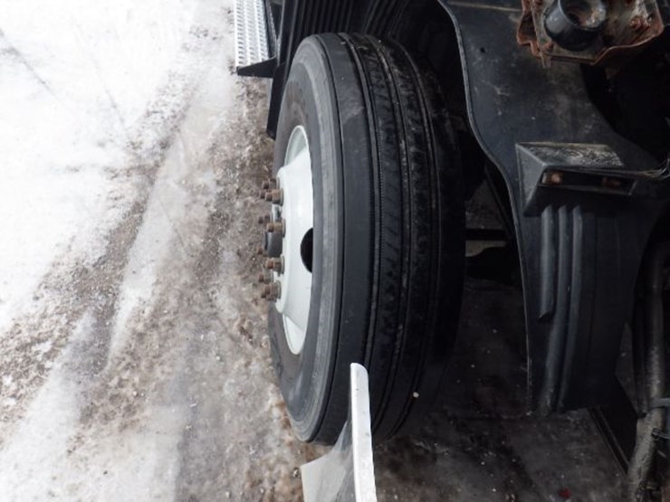 2016-volvo-vnl-300-image-21