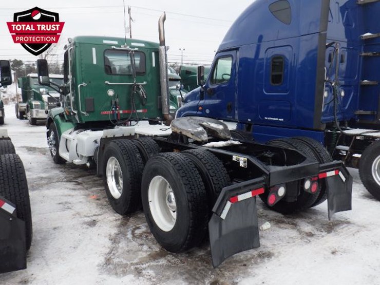 2019-peterbilt-579-image-12