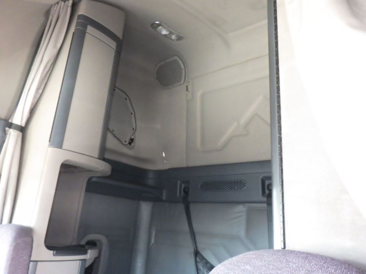 2017-freightliner-cascadia-125-image-21