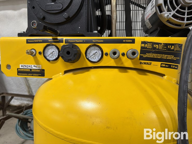 dewalt-dxcmv5048055-80-gallon-air-compressor-image-11