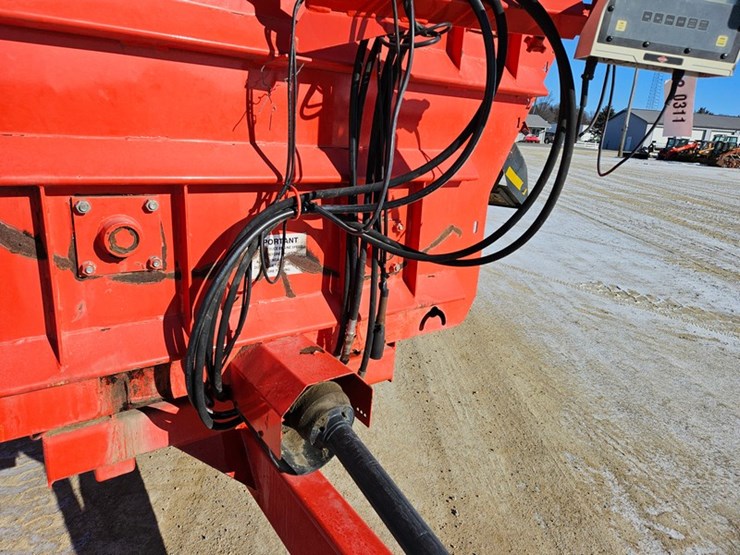 #311-•-2012-knight-4142-mixer-feed-wagon-image-12