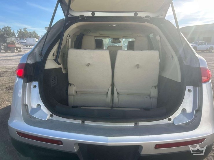 2016-lincoln-mkt-image-10