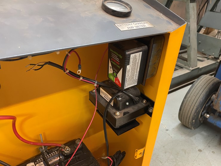 #4009-•-multiton-battery-operated-fork-lift-image-9