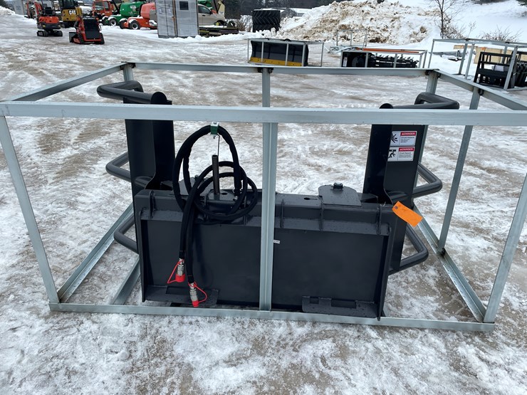 #2367-•-wolverine-hydraulic-bale-squeeze-attachment-image-6