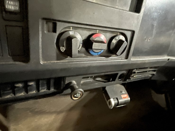 1998-international-4700-image-19