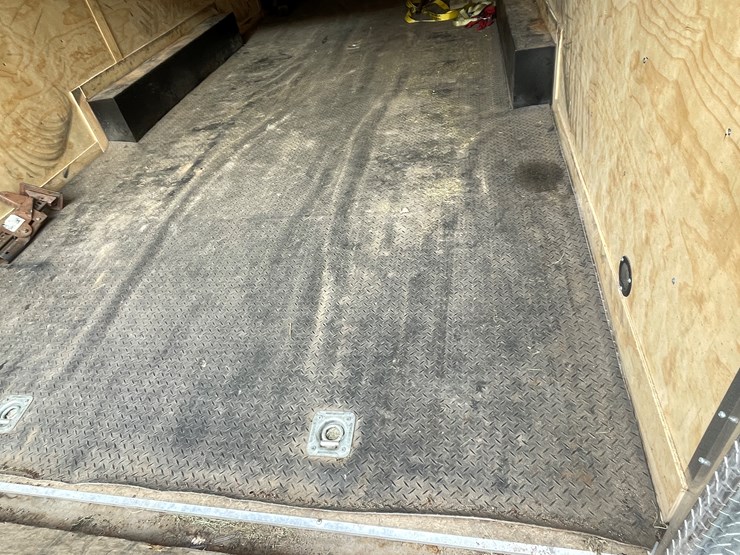#4004-•-2016-enclosed-24'-rc-trailer-(has-wi-title)-image-28