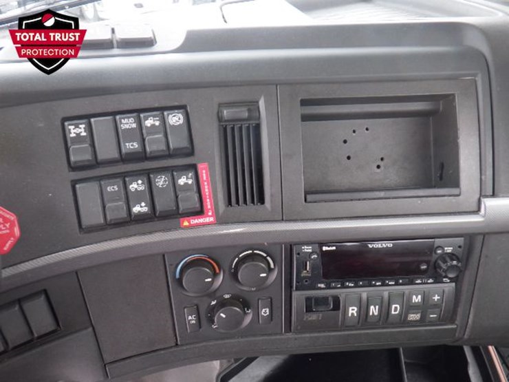 2022-volvo-vnl-300-image-17