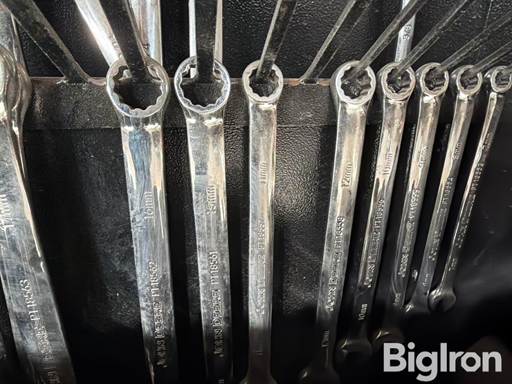 john-deere-toolbox-with-tools-image-8