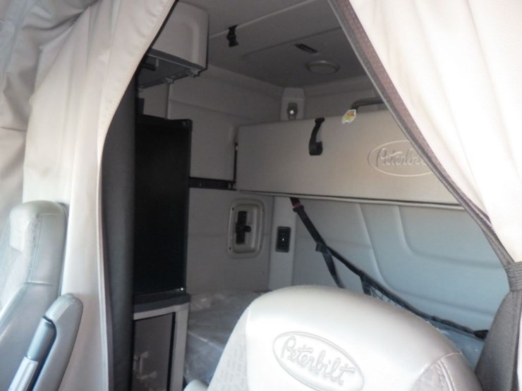 2018-peterbilt-579-image-16