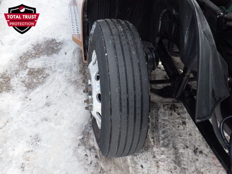 2023-volvo-vnl-300-image-24