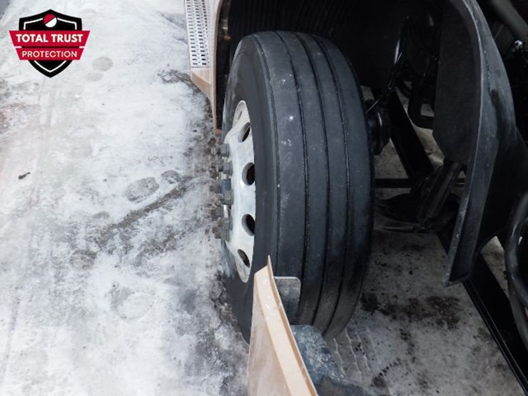 2023-volvo-vnl-300-image-22