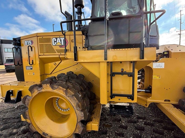 2023-caterpillar-815-image-25