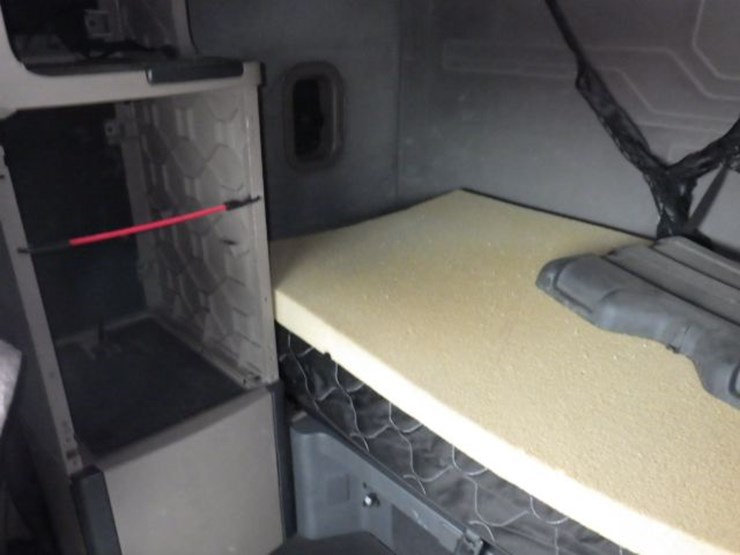 2018-freightliner-cascadia-125-image-19