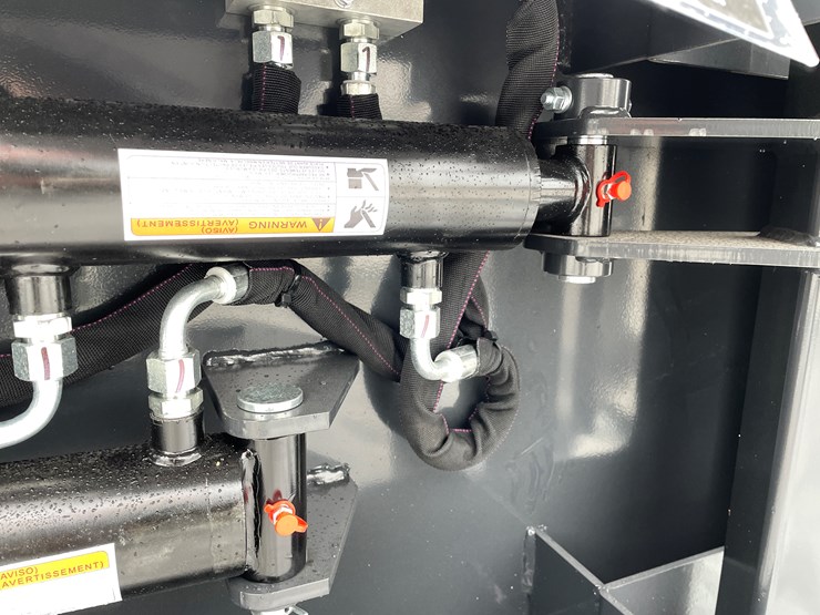 #2367-•-wolverine-hydraulic-bale-squeeze-attachment-image-13