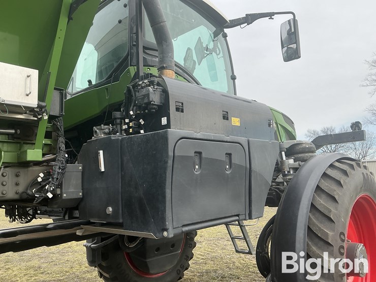 2023-fendt-rogator-934h-self-propelled-dry-spreader-image-10