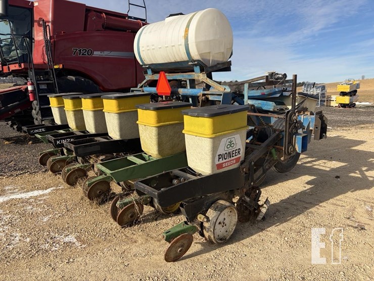 kinze-6-row-planter-5896-image-5