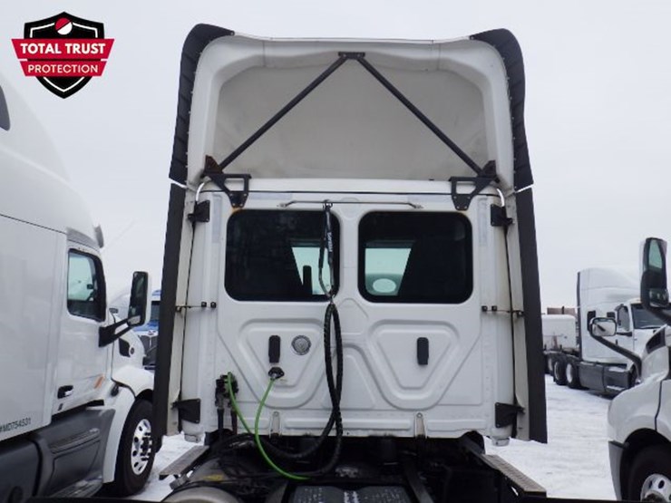 2021-freightliner-cascadia-116-image-10