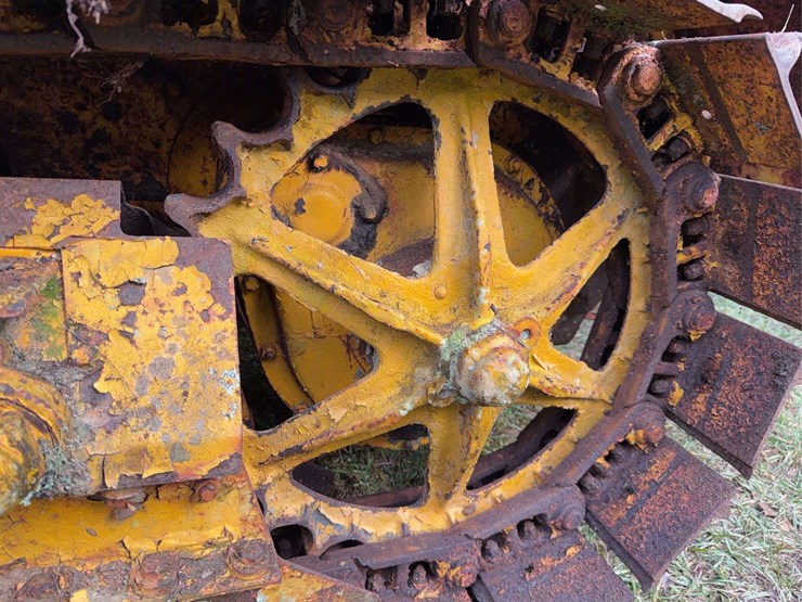 caterpillar-twenty-two-image-31