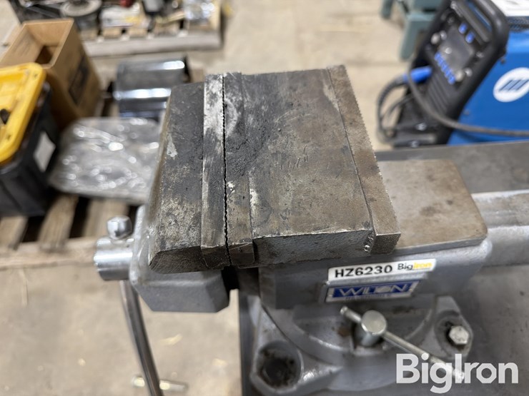 8'-welding-table-w/reversible-vice-image-9