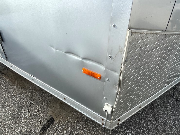 #4004-•-2016-enclosed-24'-rc-trailer-(has-wi-title)-image-11